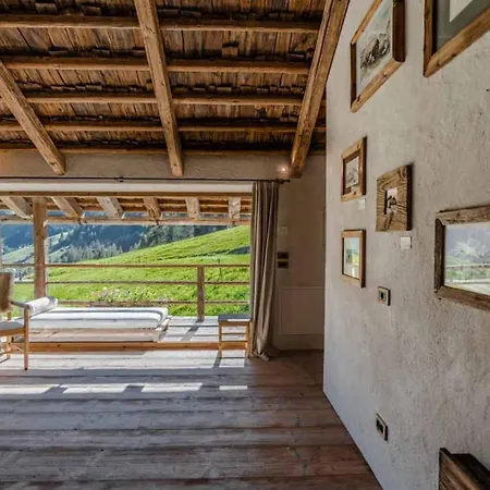 Light And Spacious Chalet With High Levels 빌라 *
